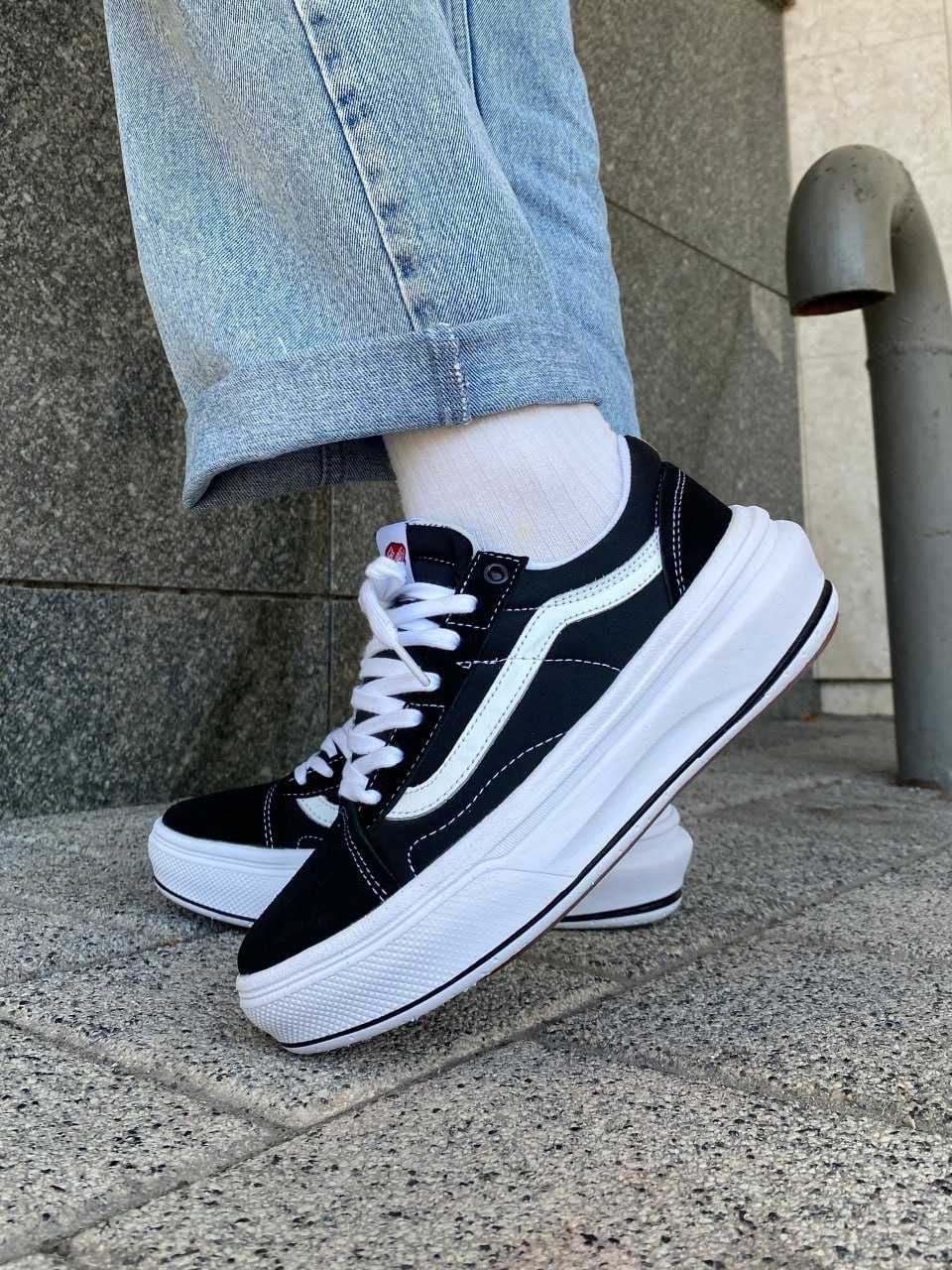 Кроссовки Vans Old-Skool Overt Platform Black/White