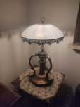 Lampa stylowa. Szklany abażur