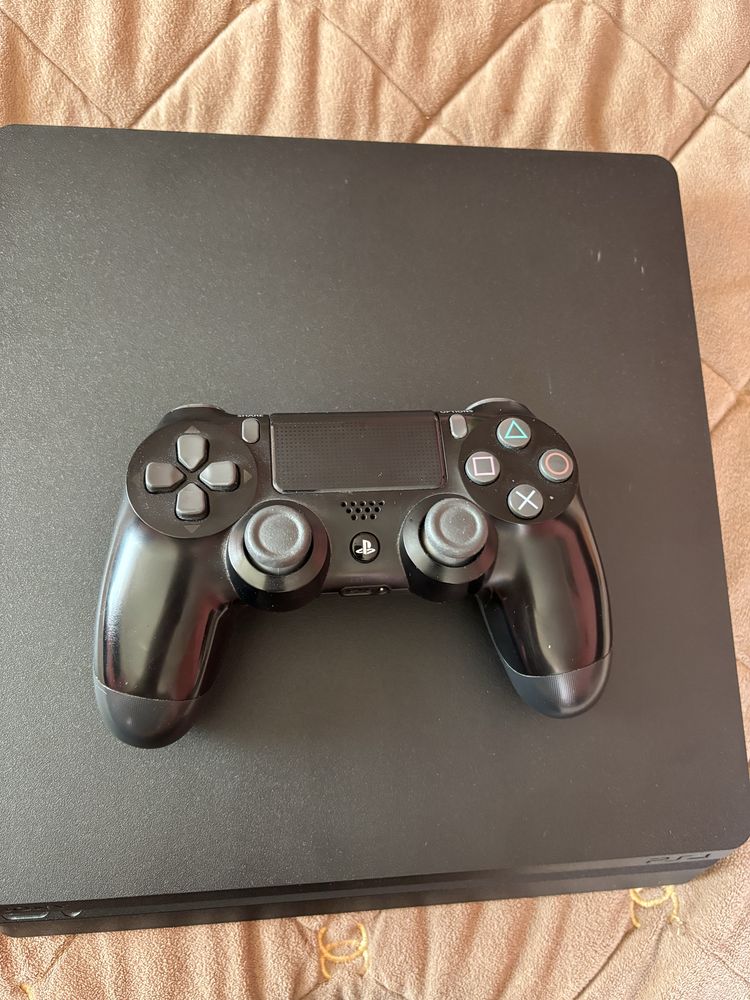 Продам PlayStation 4 slim 1tb