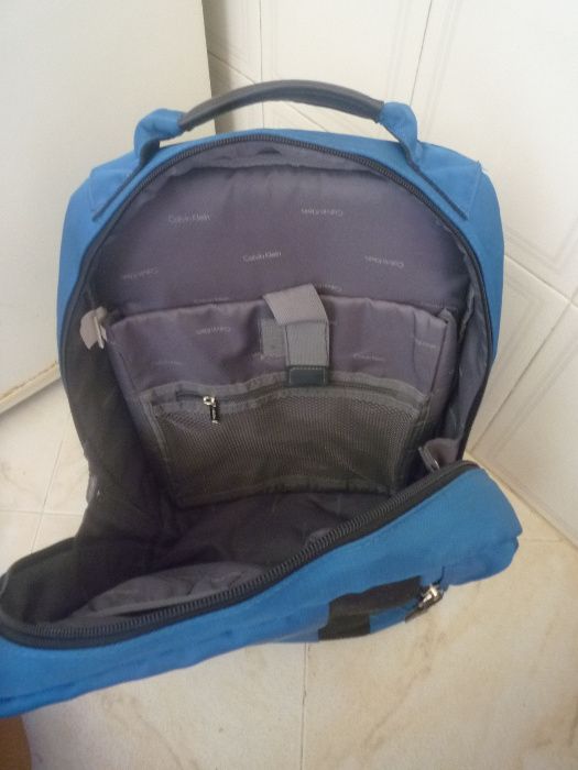 Mochila Calvin Klein grande para portátil e livros