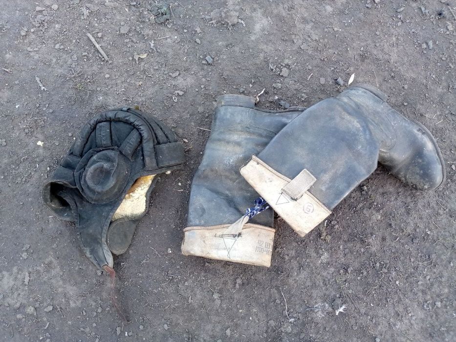 Продам сапоги і шапку танкіста