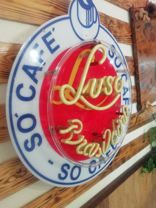 Neon Luminoso a funcionar