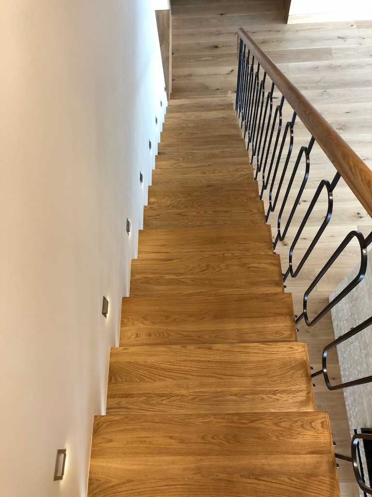Schody półkowe dębowe z balustradą Producent ! Wycena Gratis !