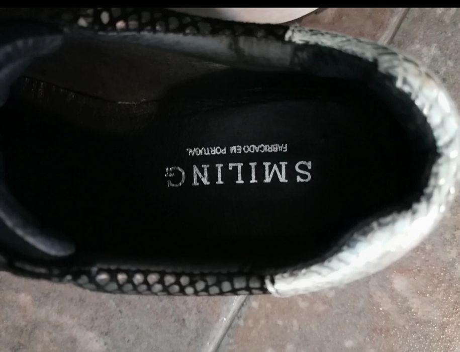 Ténis em pele preto e prateado