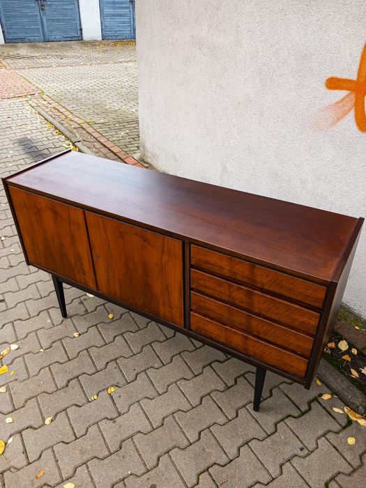 Odnowiony zestaw proj. Stanisława Albrechta, komoda, sideboard.