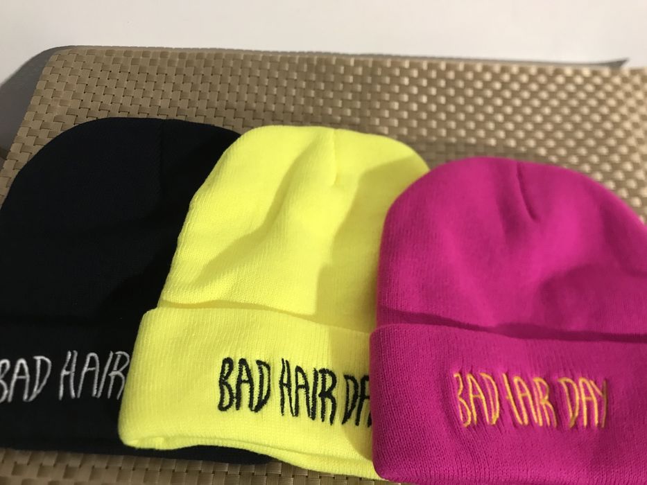 Czapka z napisem „BAD HAIR DAY” neonowy żółty - NOWA
