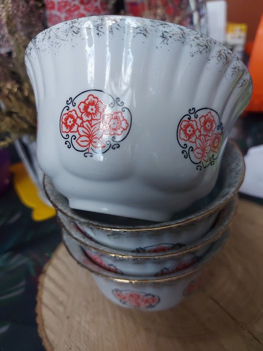 Zestaw miseczek/kokilek/bulionówek Chodzież