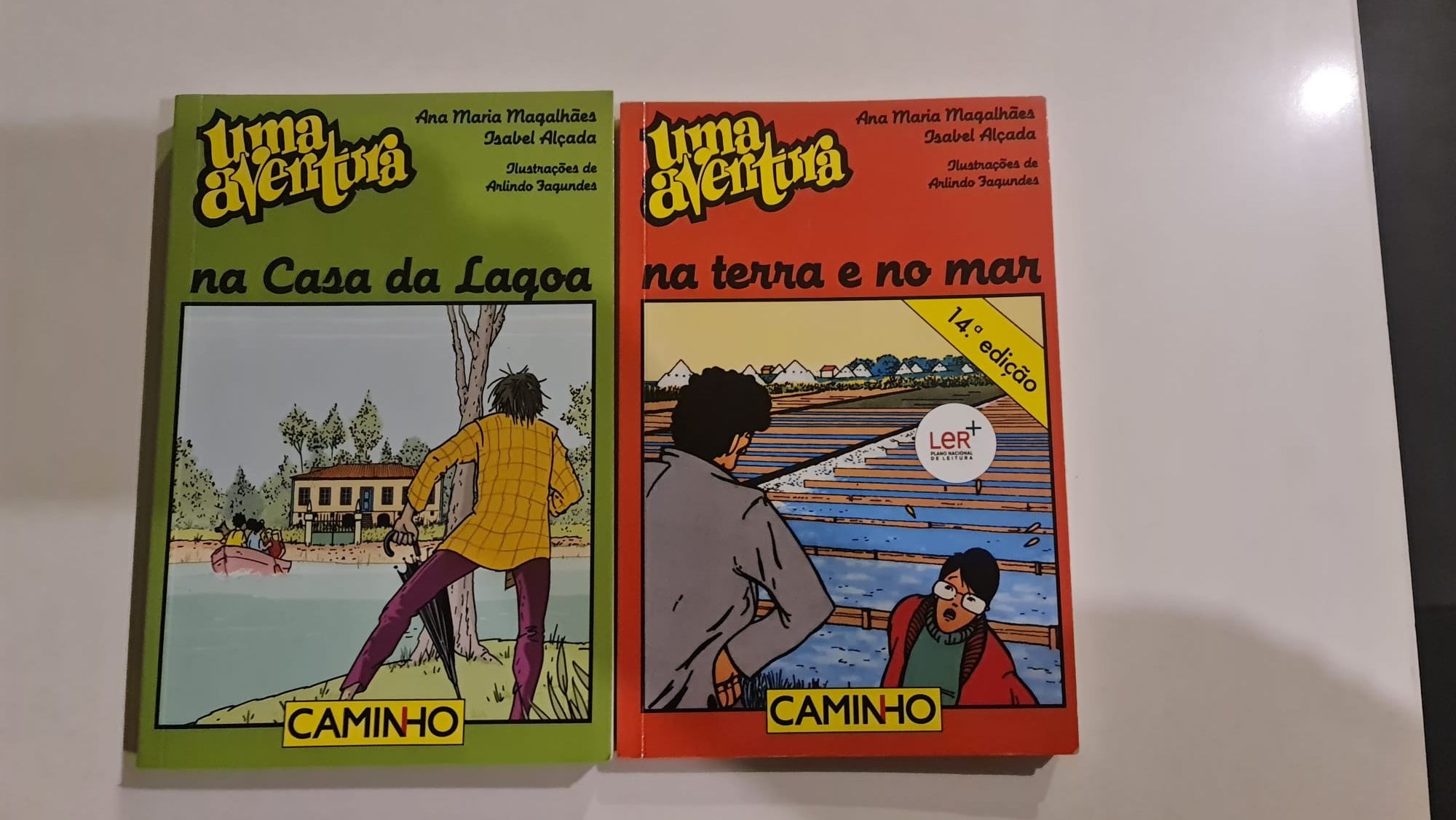 2  livros coleção Uma Aventura