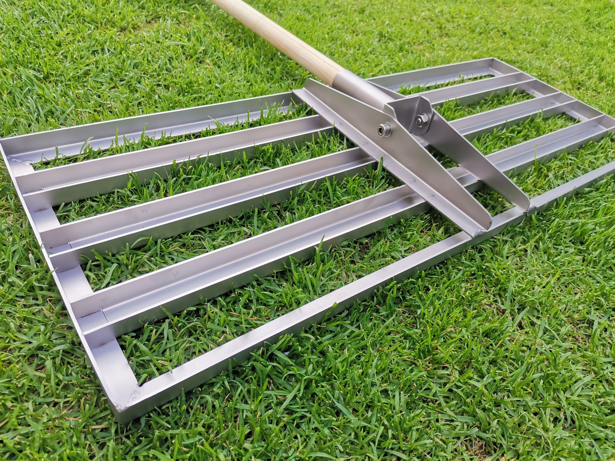 Lawn leveling rake, niwelator terenu trawnika