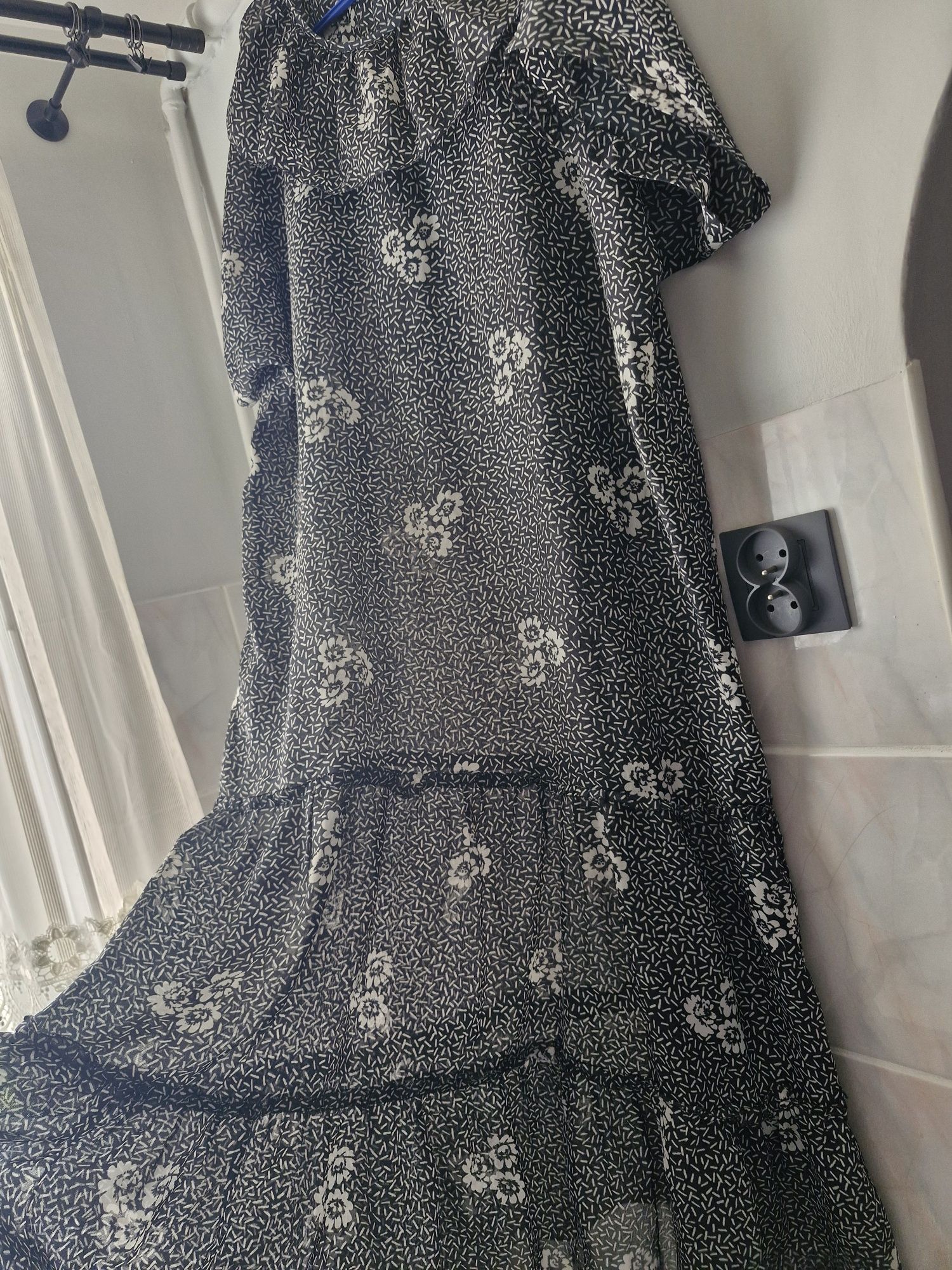 Długa letnia zwiewna sukienka w kwiatki z falbankami 4XL