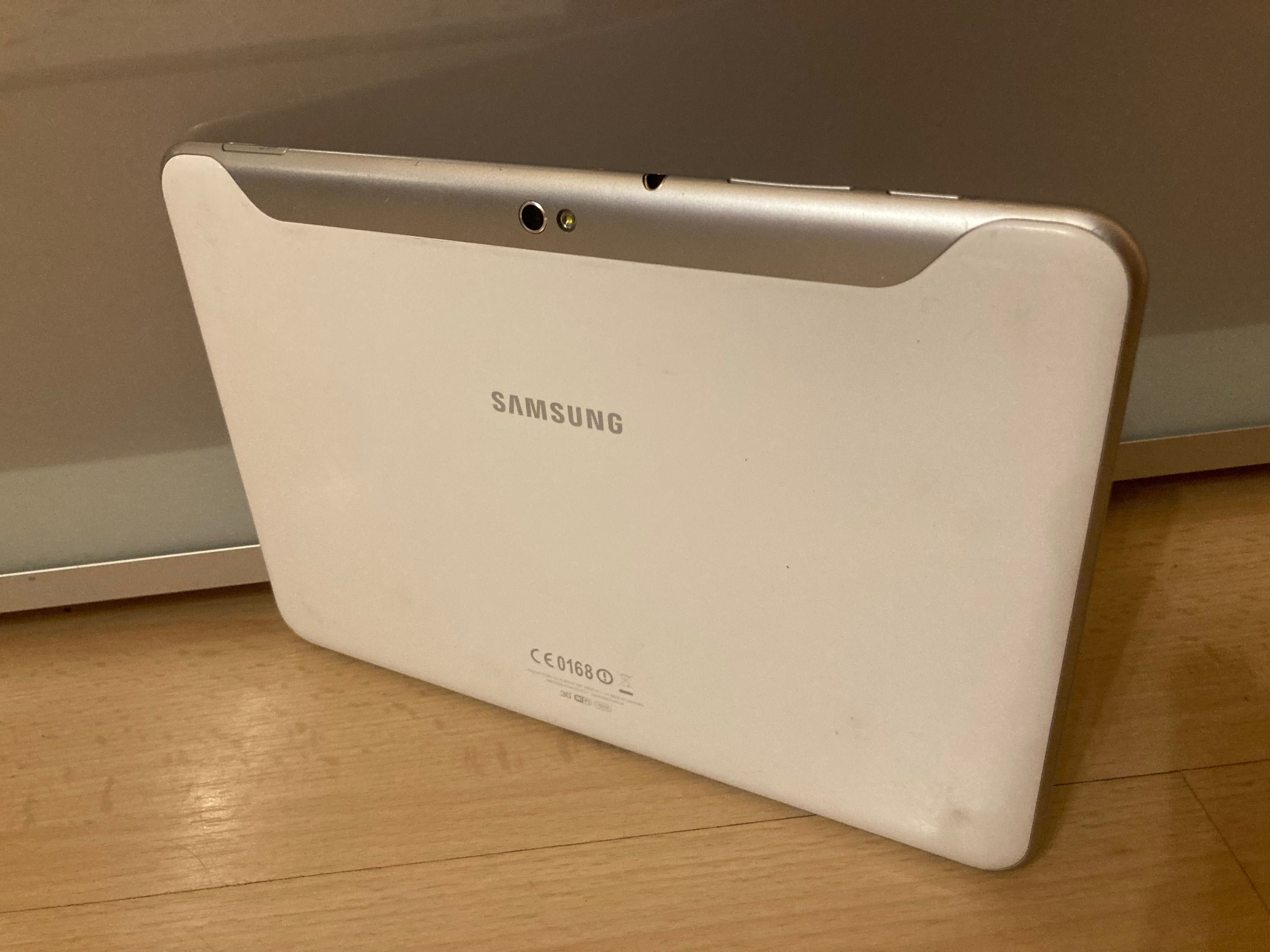 Tablet Samsung Galaxy Tab 8.9 sprawny, bateria trzyma