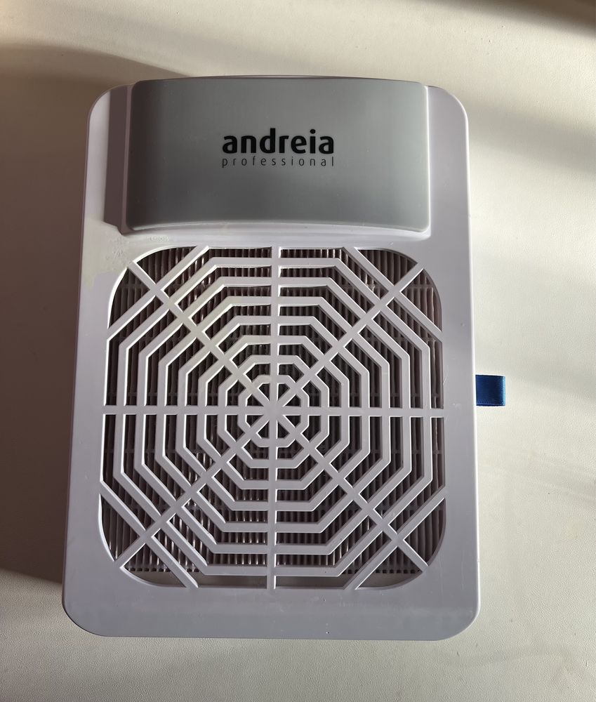 Vendo candeeiro de mesa e aspirador da marca andreia