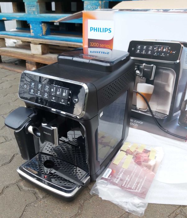 Кавомашина автоматична Philips EP3246 Series EP3241 молочник LatteGo
