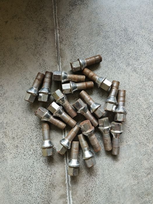 Felgi aluminiowe 17" Alutec Audi/VW/Skoda 5x112 + opony zimowe Lassa