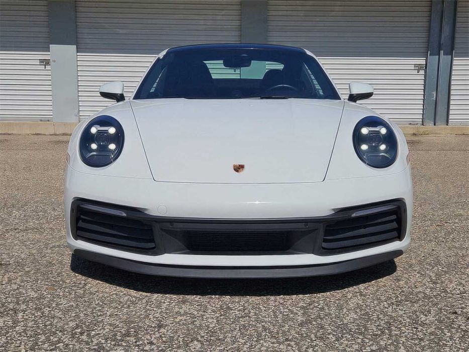 Porsche 911 Carrera S      2020