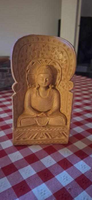 Estátua feita em madeira Sandalo