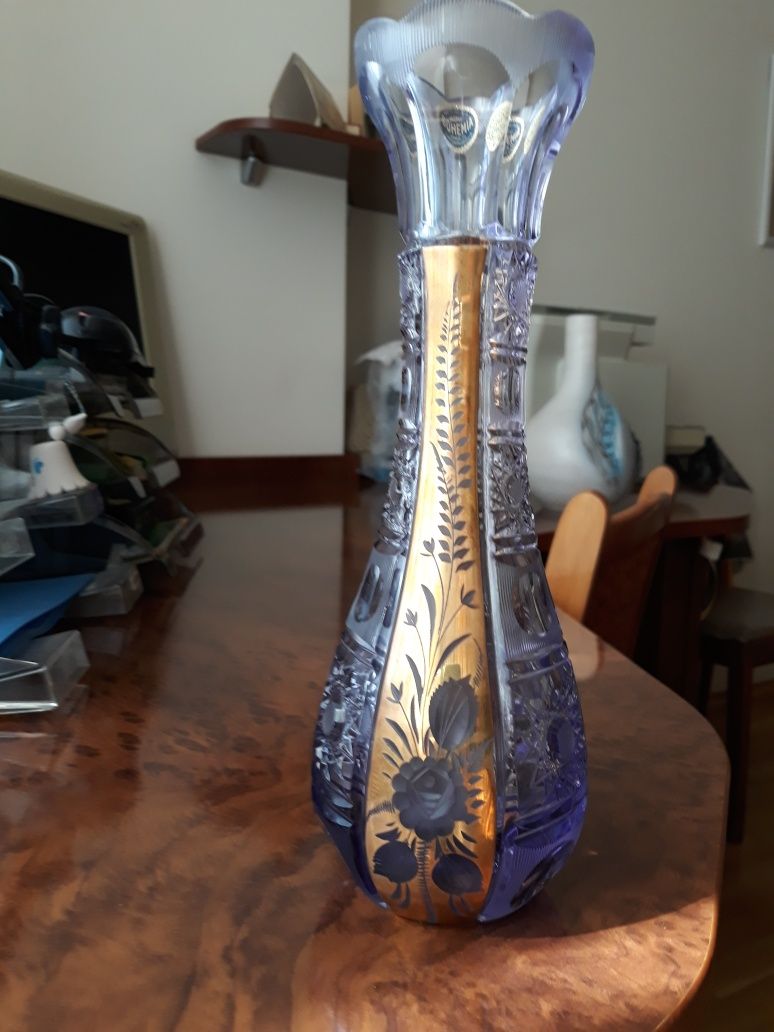 Хрустальная ваза с позолотой и изящной художественной огранкой БОГЕМИЯ