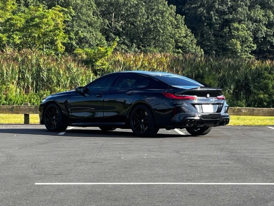 BMW M8      2022