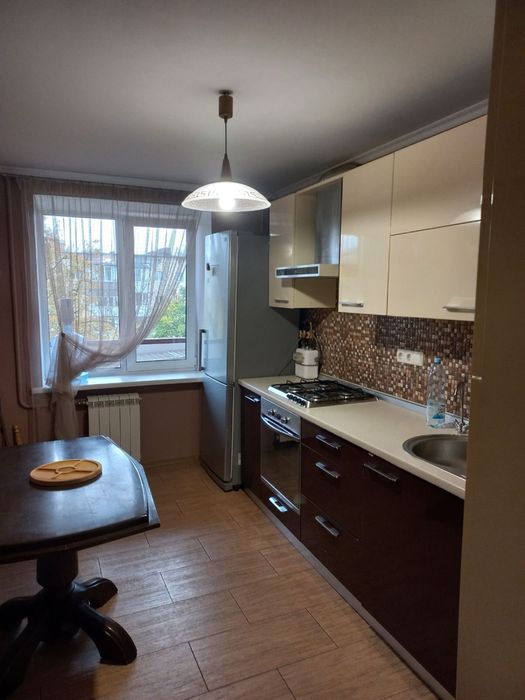 Оренда 3 кімнатної квартири по вул. Захисників України