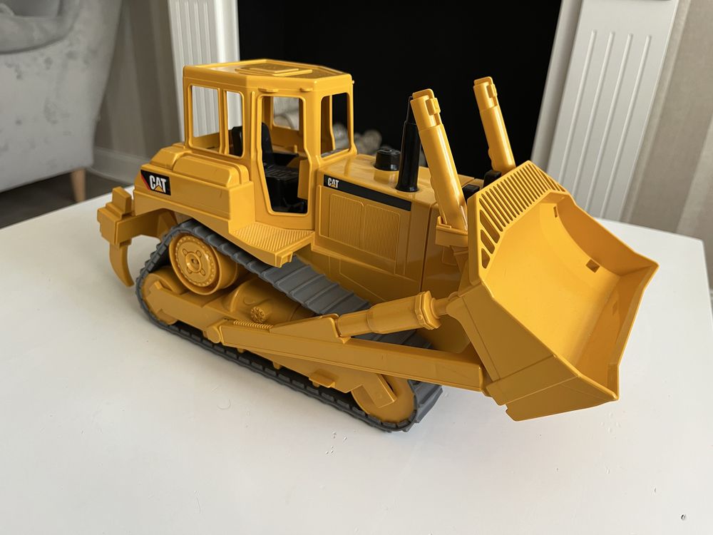 Bukdożer spychacz Caterpillar CAT firmy Bruder