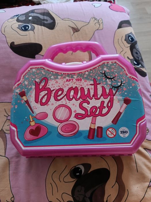 Продам 2 набори  для перукаря,дитячого салона, красоти