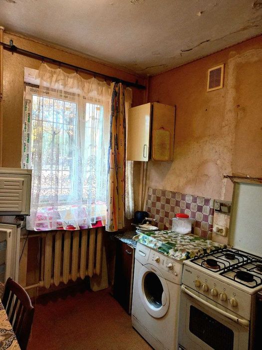 2 кімнатна біля парку