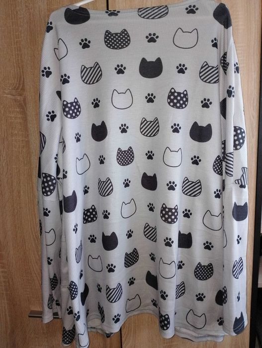 Narzutka/sweterek damski r. 2XL wzór koty