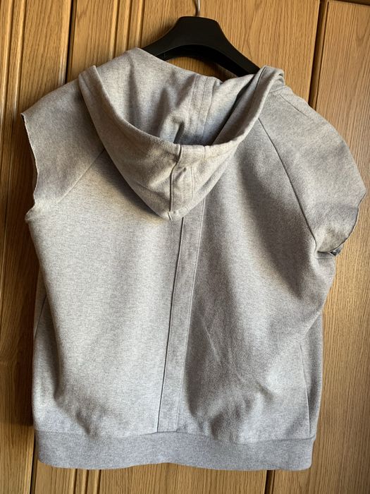 Продам фірмовий желет BOSS  Armani оригінал