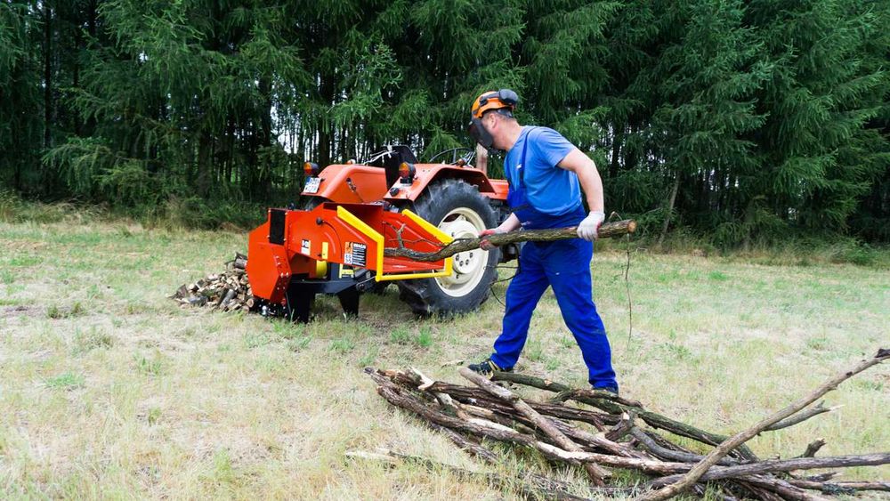 mechanizm tnacy REMET R-120 == rozdrabniacz do gałezi == REMBAK