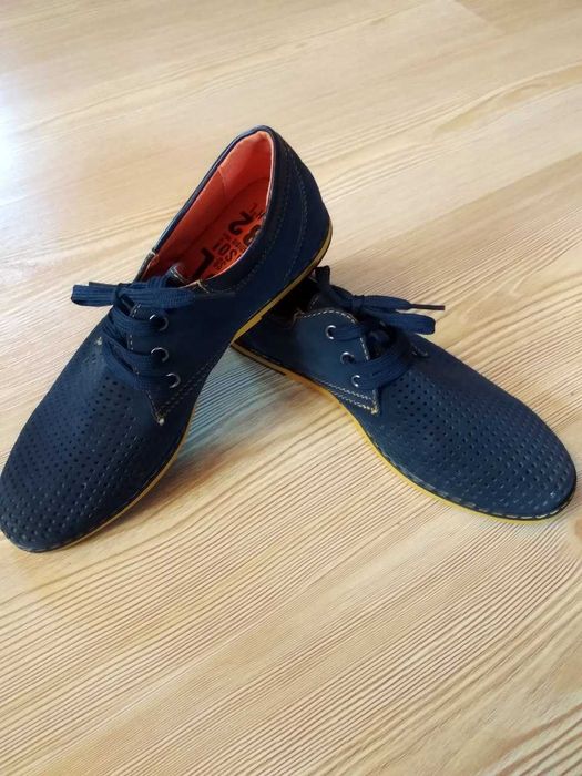 Дитячі черевики дві пари