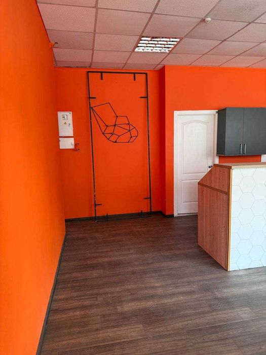 Сдам помещение 60 кв. м  по красной линии, мкрн. Солнечный 7г.