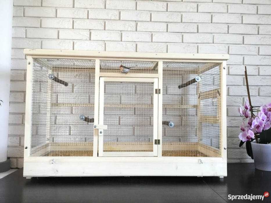 Klatka woliera drewniana dla ptaków egzotycznych.