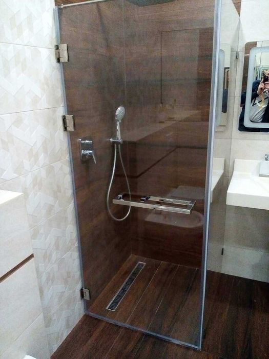 Душові кабіни, двері в душ, шторки на ванну. Перегородки для душу.