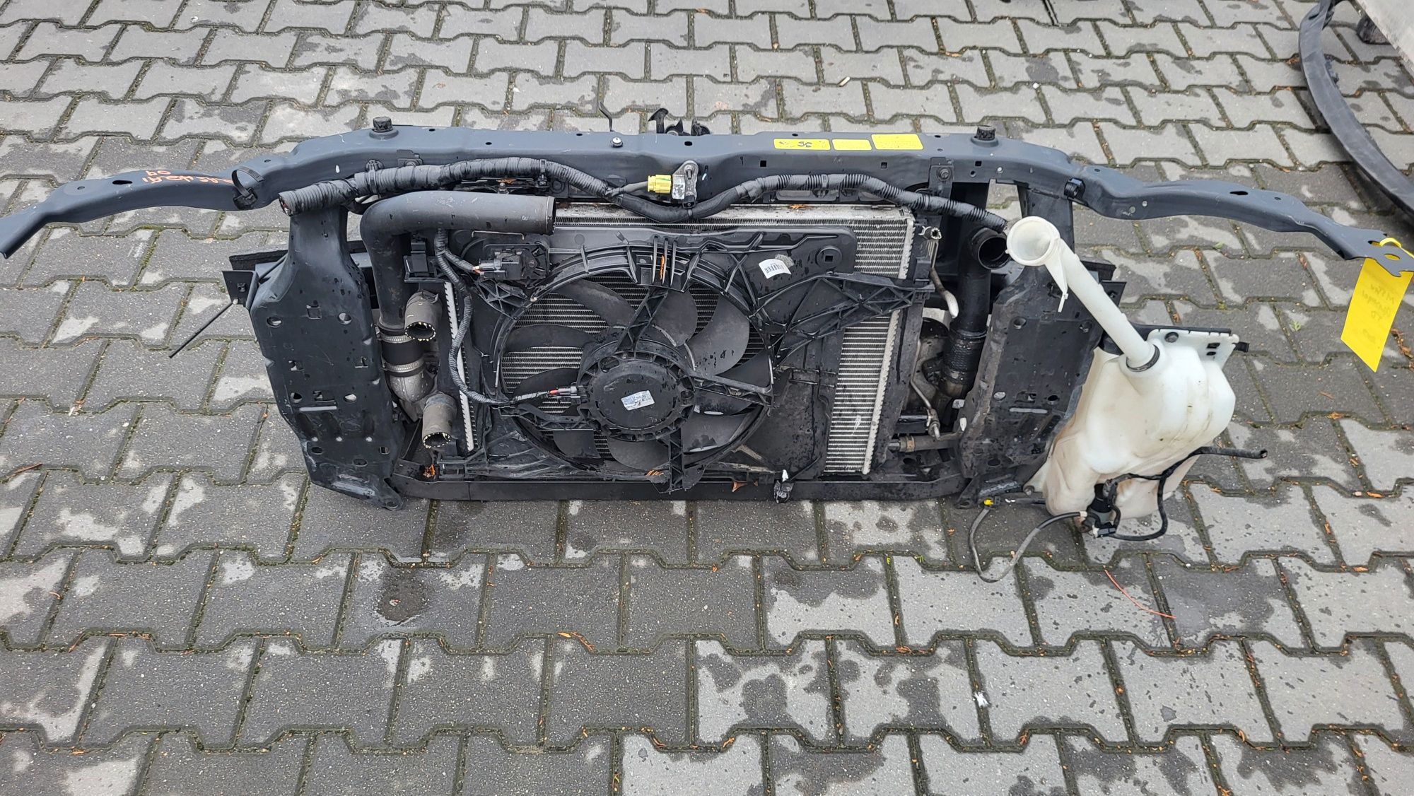 Pas przedni wzmocnienie Nissan qashqai chłodnice diesel