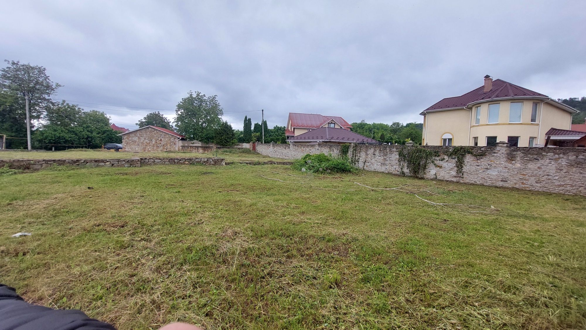 Продам 16 соток. Пр-т Незалежності,106к.