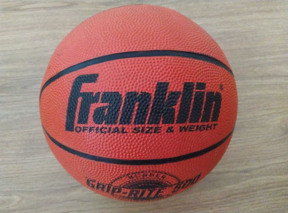 Продается баскетбольный мяч
