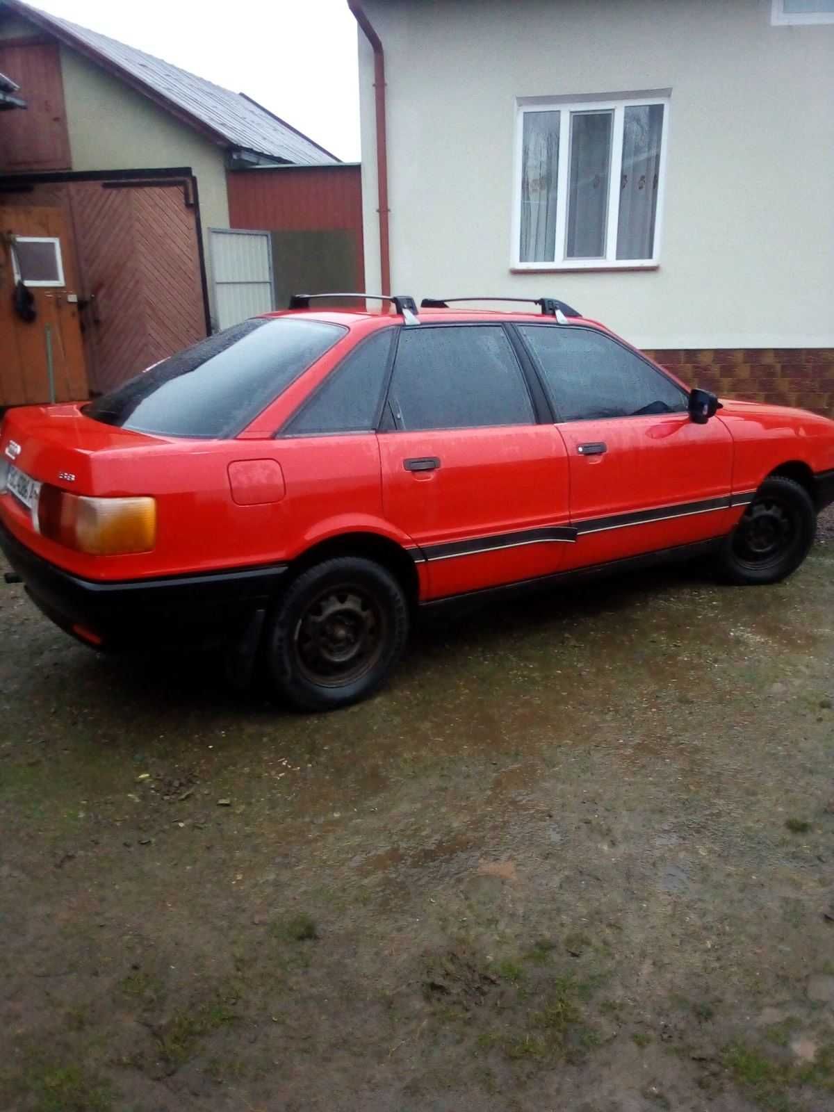 Автомобіль ауді 80