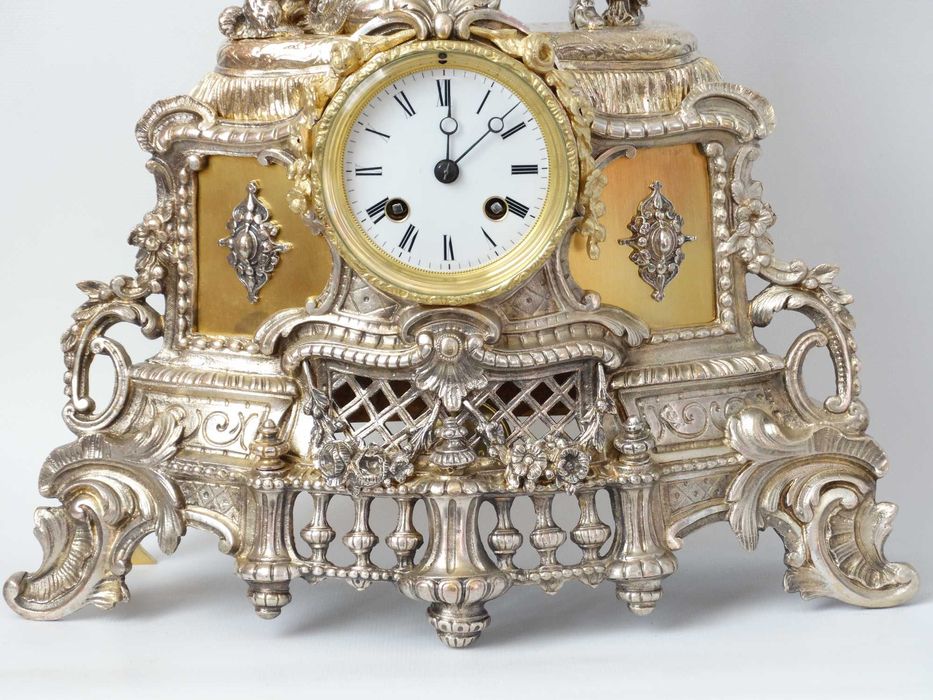 Камінний бронзовий годинник XIX століття в оригінальному срібленні