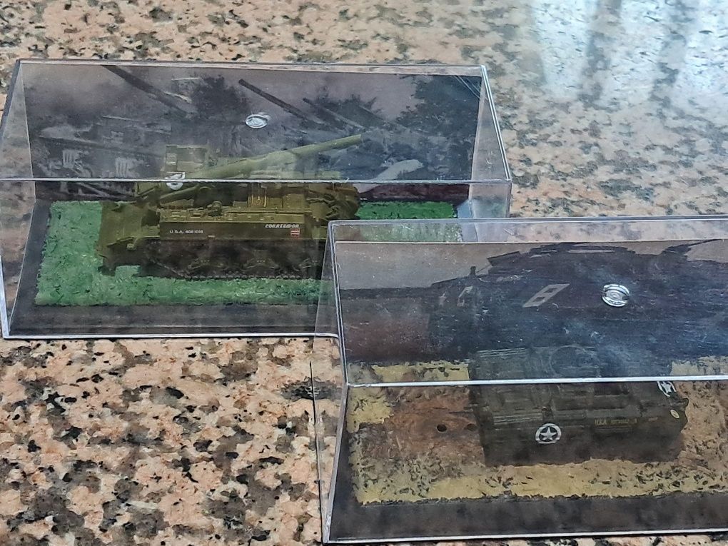 Carro blindado militar (2 veículos)