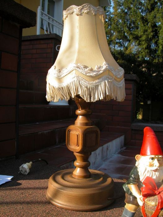 drewniana lampa -lampka ze zmywalnym abażurem