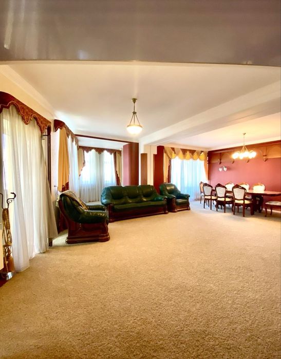 Простора та затишна квартира на вул.Млинова