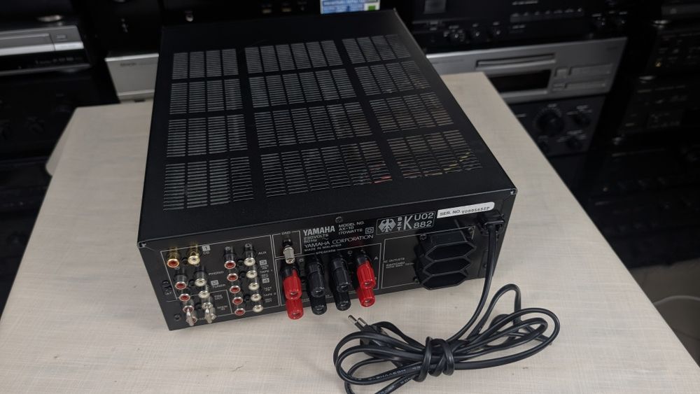 Yamaha AX-10 Flagowy model wzmacniacza stereo serii midi