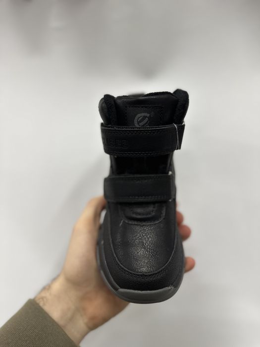 Хайтопи зимові на хлопчика 27-32, чорні ботинки на овчині. Черевики