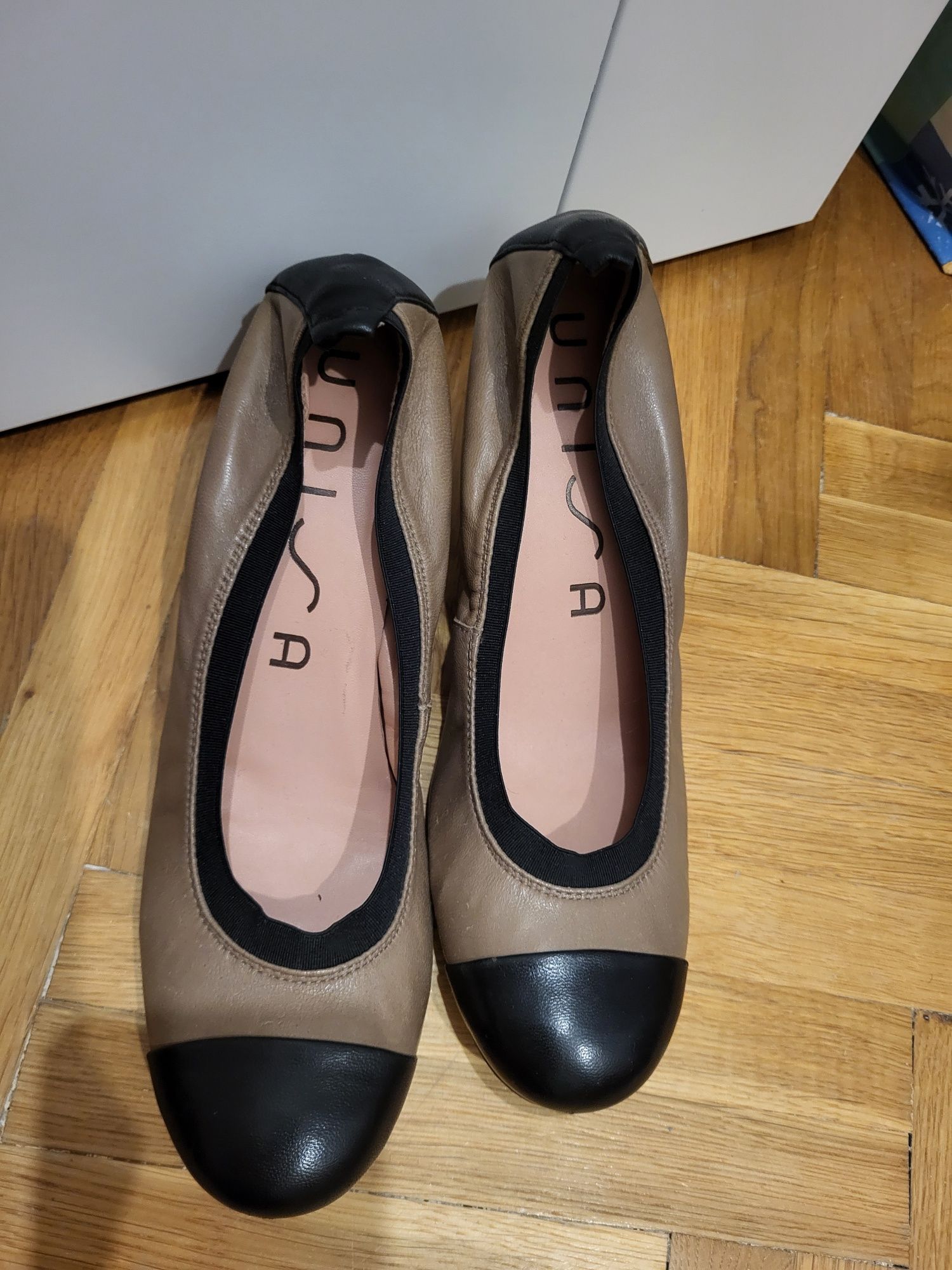 Skórzane buty na obcasie unisa