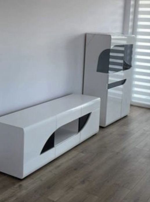 Meble do Twojego salonu regał i komoda Białe  idealne