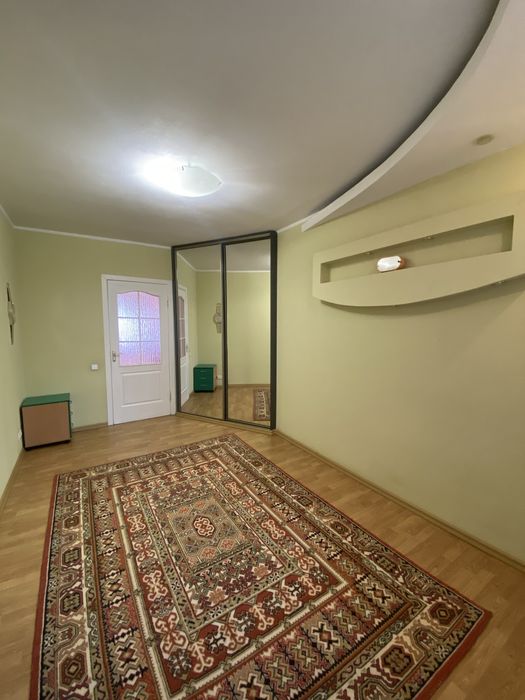 Продаж 4-к квартири на Бабурці