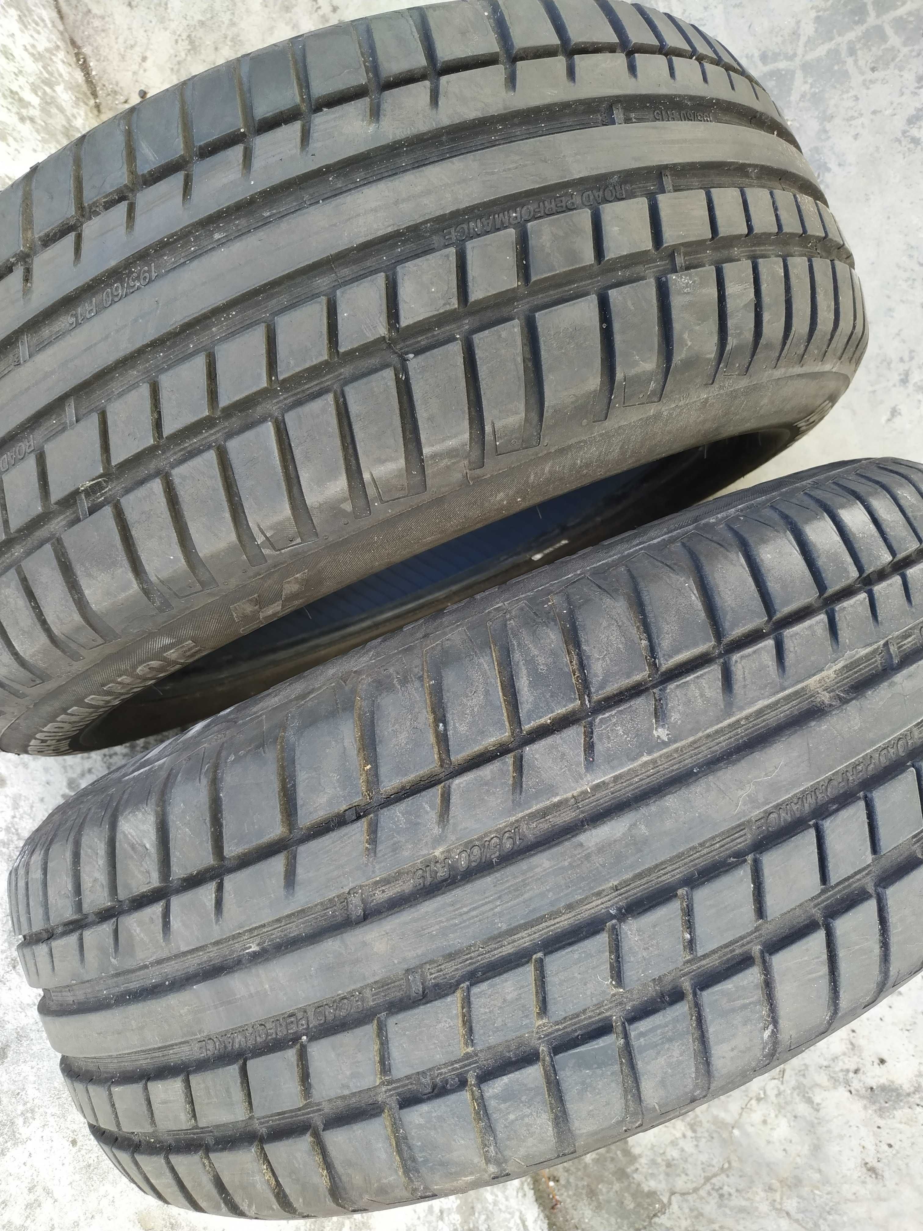 Pneus 195/60-R15 (50eu o par)