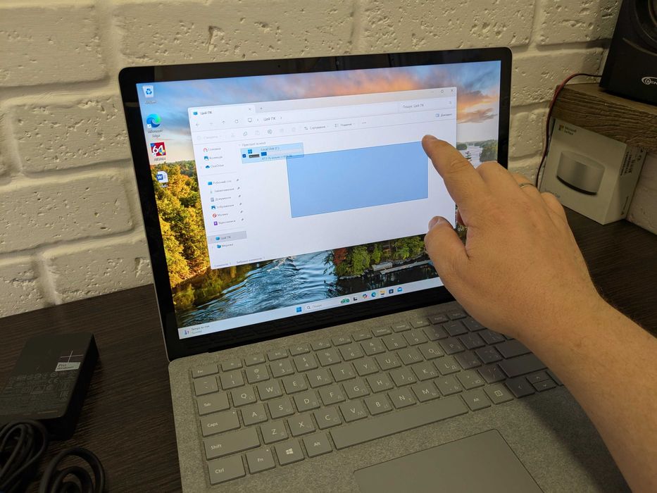 Microsoft Surface Laptop 2 - 13.5" - Core i7-8650U/16gb/512gb #334