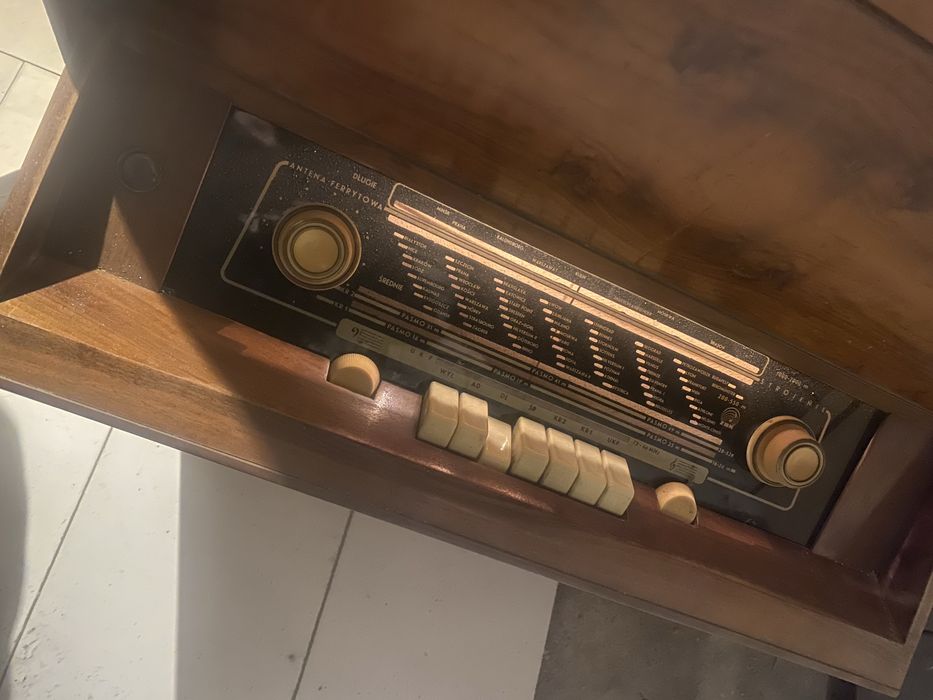 Sprzedam radio Viola z magnetofonem melodia  lata 60-te