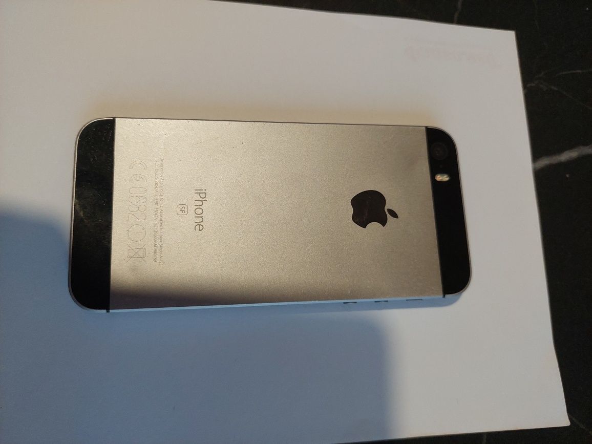 Телефон iPhone 5 SE